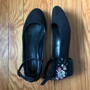 📦 MOVING SALE! 📦 Floral Embroidered Suede Flats